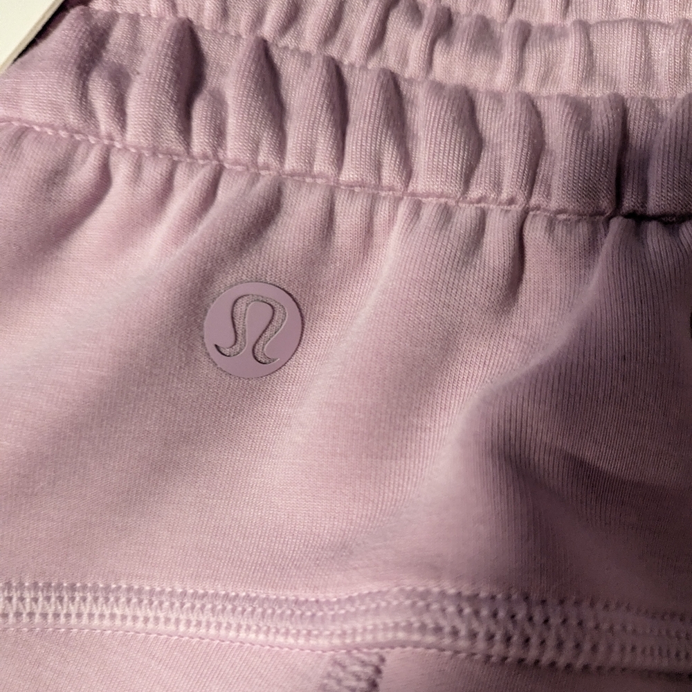 π Lululemon Softstreme High-Rise 4" Shorts β’ VITA PINK β’ Size 4 β’ NWT - Picture 5 of 5